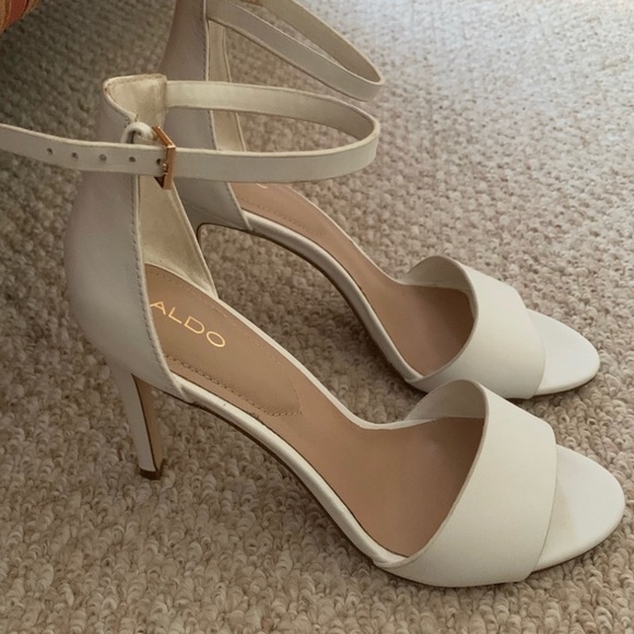 ⚠️SOLD⚠️ Aldo, White Strappy Sandals (SIZE 8) - Picture 1 of 4
